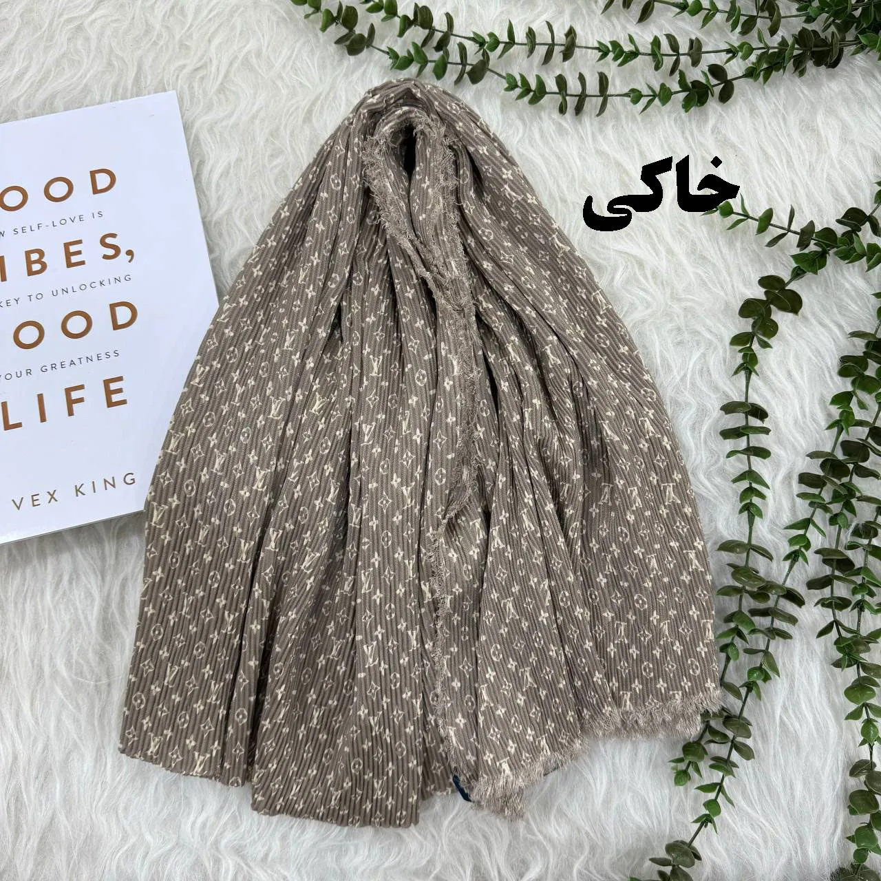 شال نخی پلیسه لویی ویتون دور ریش قواره 188 در 65 سانتیمتر