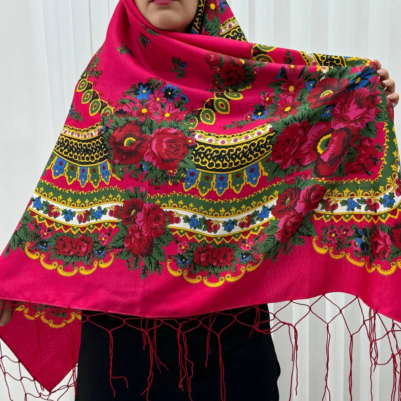 روسری ترکمن مدل ژاپن سایز 140×140 سانتی متر جنس نخ پلی استر مناسب 4 فصل