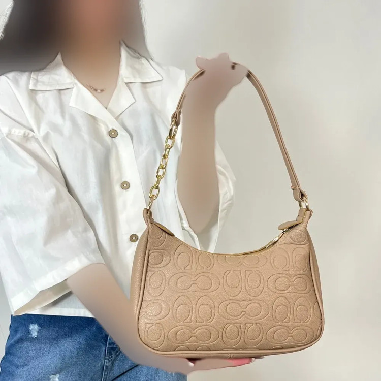 کیف دوشی زنانه طرح کوچ با بند زنجیری (2)
