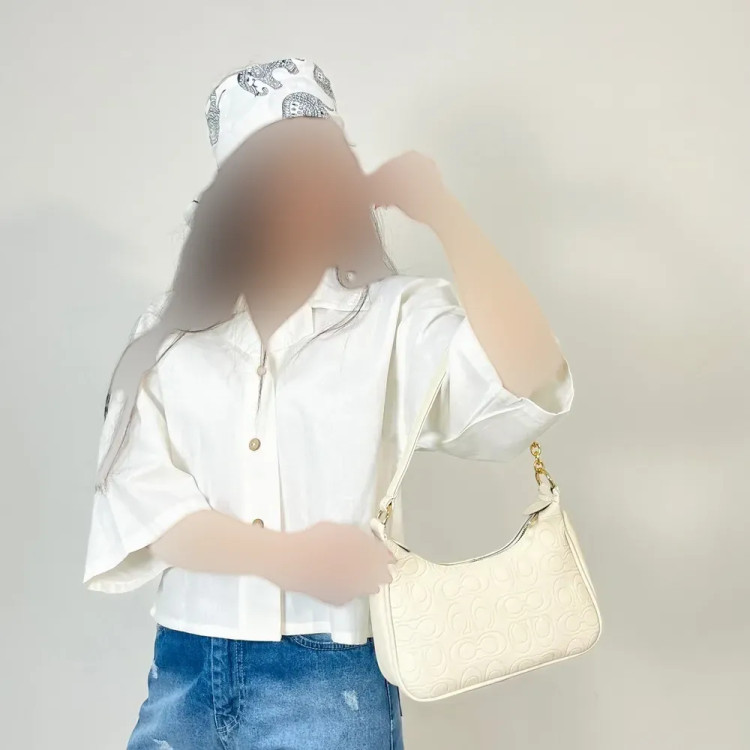 کیف دوشی زنانه طرح کوچ با بند زنجیری (2)