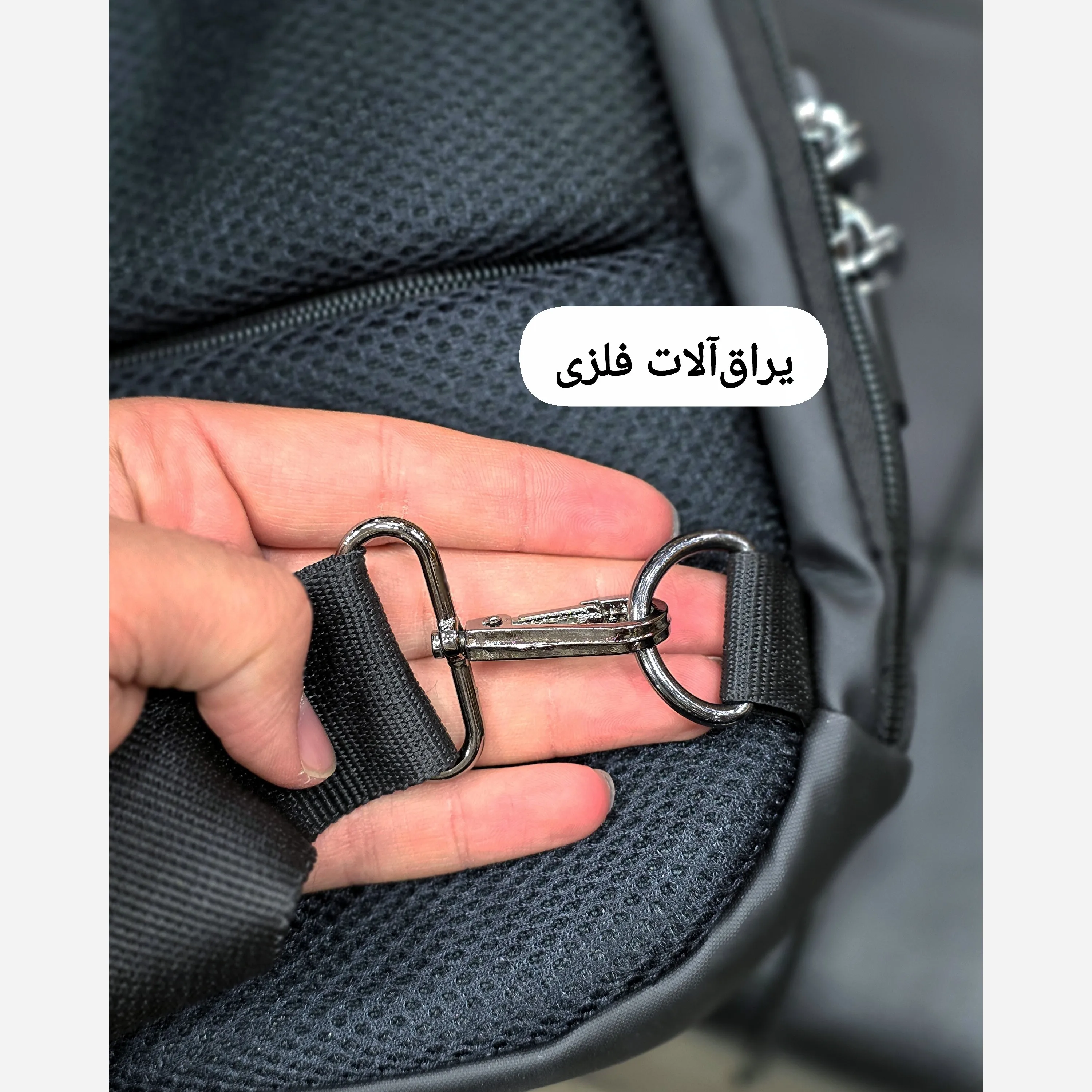 بادی بگ هاردکیس سه بعدی دسته دار ضد آب قفل دار (3)
