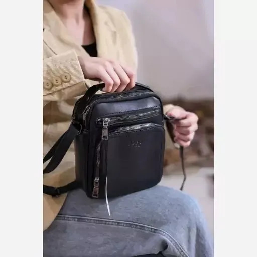 کیف دوشی مردانه جیپ مدل 5 زیپ سایز پاسپورتی رنگ مشکی و عسلی (2)