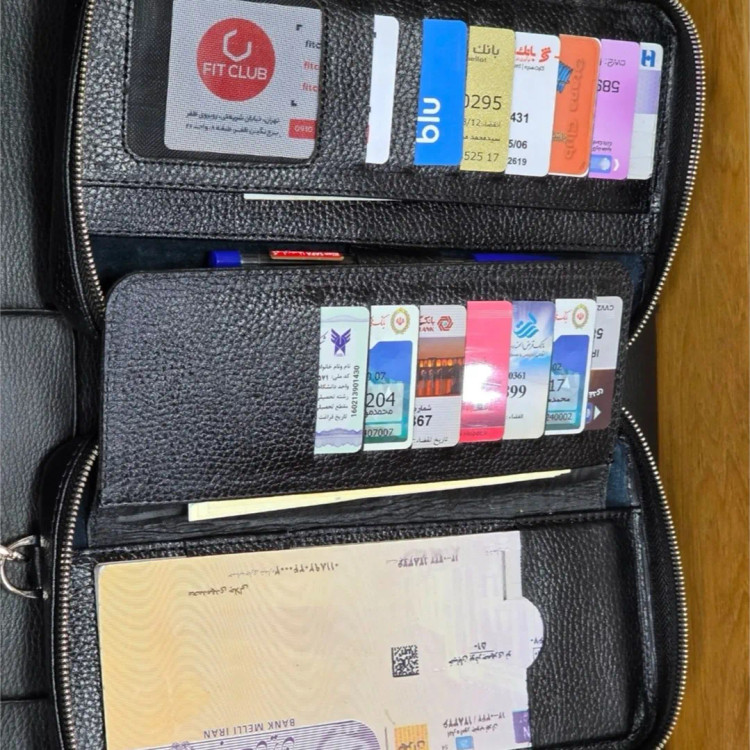 کیف پاسپورتی دستی و دوشی چرم طبیعی ظفر با قفل رمزدار و جای کارت (2)