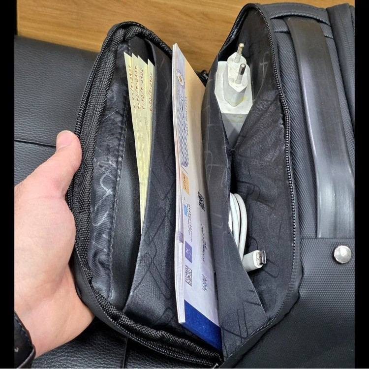 کیف دستی ضد آب بنج جنس اسکین سیلیکون مدل دو خانه جیبی (2)
