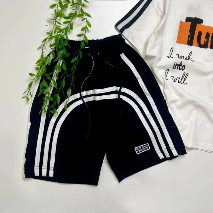 ست تیشرت و شلوارک اسپرت دخترانه و پسرانه طرح Turn رنگ سفید (2)