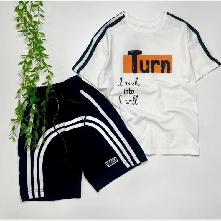 ست تیشرت و شلوارک اسپرت دخترانه و پسرانه طرح Turn رنگ سفید (2)