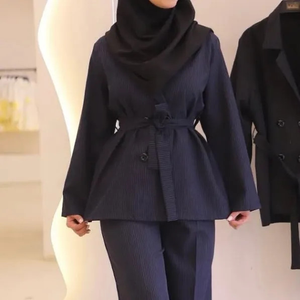 کت شلوار زنانه دیپلمات پرشیا مدل خوشه رنگ مشکی طوسی سورمه ای (2)