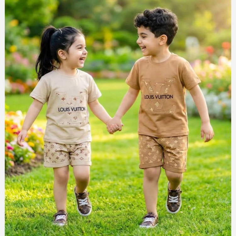 ست تیشرت و شلوارک بچگانه طرح LV (2)