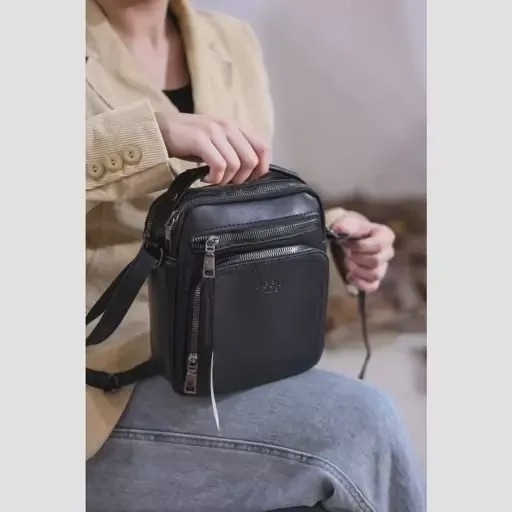کیف دوشی مردانه جیپ مدل 5 زیپ سایز پاسپورتی رنگ مشکی و عسلی