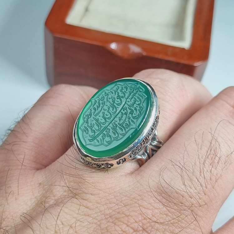 انگشتر نقره مردانه عقیق زرد با حکاکی دستی آیه رزق و من یتق الله عیار 925