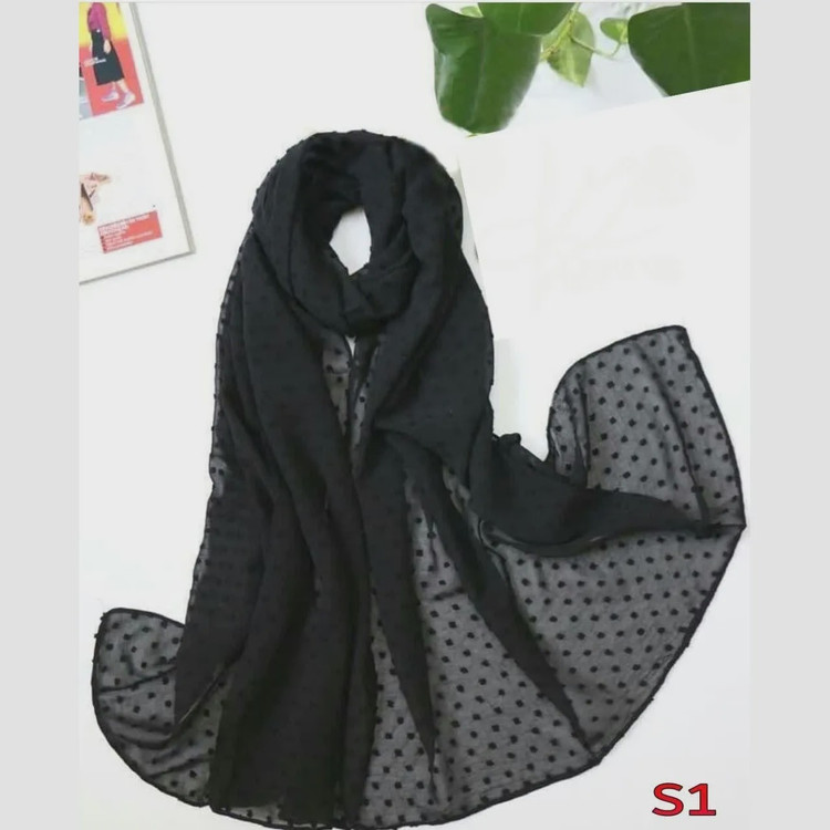 شال حریر اشکی مشکی با دوخت نخ طلایی ابعاد 75 در 195 سانتیمتر