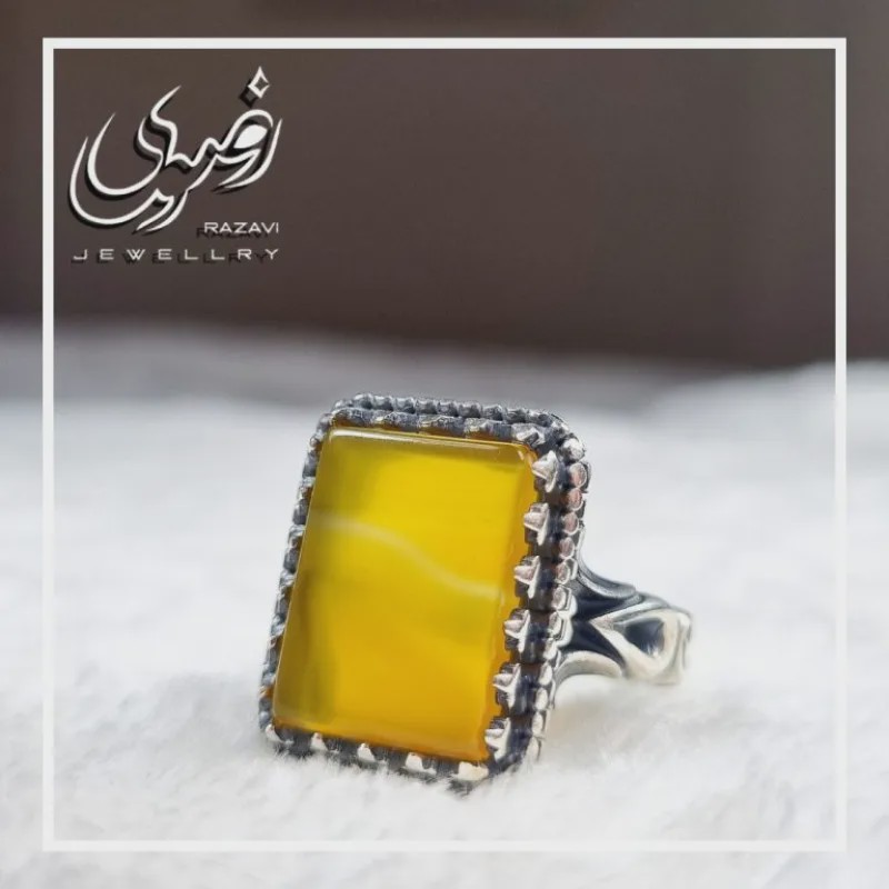 انگشتر نقره طرح رهبری اشکی با نگین عقیق زرد و حکاکی شرف الشمس