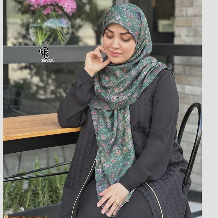 روسری نخ طرح گلشن قواره 140 زمینه سبز آبرنگی گل ریز