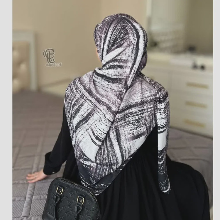روسری نخی طرح سونیا آبرنگی ابعاد 140 در 140