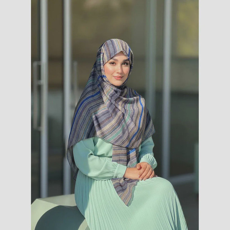 روسری مجلسی طرح سنا قواره 140 نخ کاستوم دور دوخت بدون لیز خوردگی
