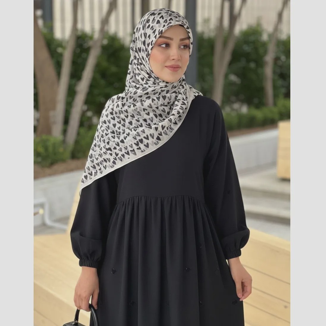 روسری نخی طرح مهری قلب ریز و درشت شیری