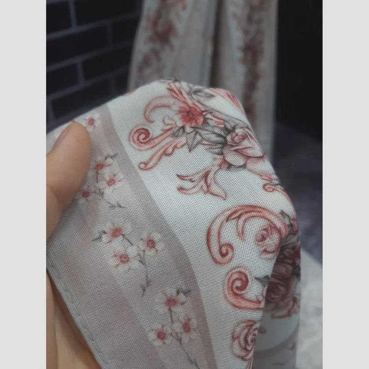روسری زنانه نخ کاستوم طرح حنا طوسی سیلور ابعاد 140x140 دور چرخ دوز