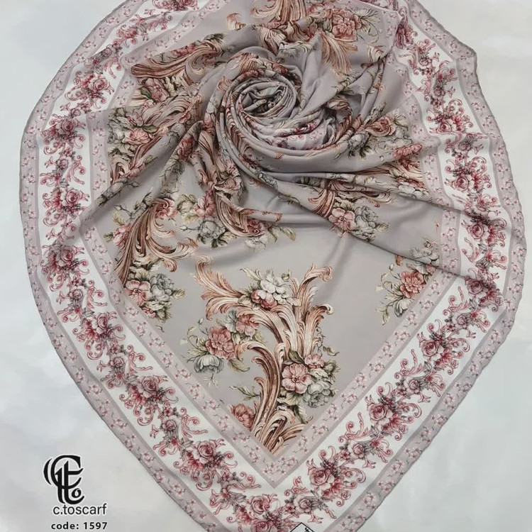 روسری زنانه نخ کاستوم طرح حنا طوسی سیلور ابعاد 140x140 دور چرخ دوز