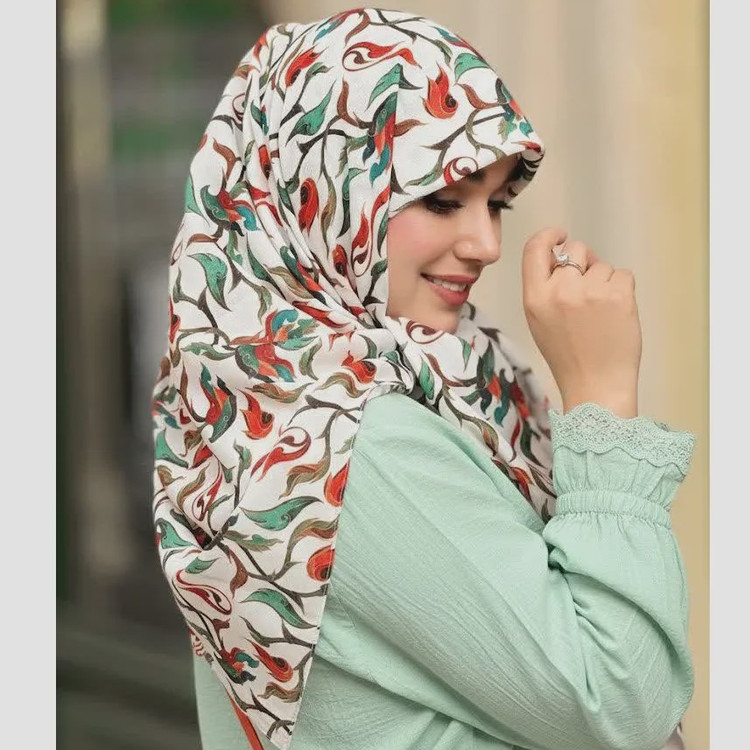 روسری نخ کاستوم طرح حنانه سایز 140 چرخ دوز