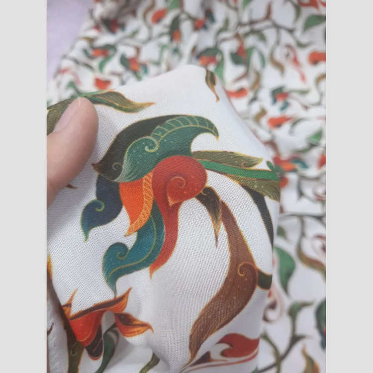 روسری نخ کاستوم طرح حنانه سایز 140 چرخ دوز