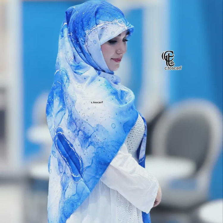 روسری نخی کاستوم طرح رزیتا قواره بزرگ سایز 140 فیروزه ای لیز نیست