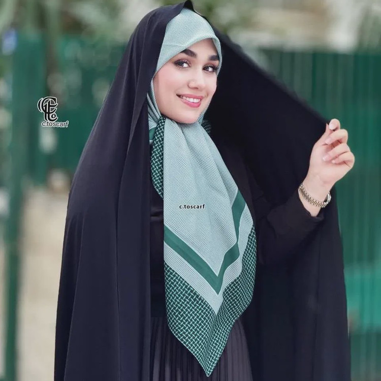روسری نخی کاستوم طرح کاملیا قواره 110 کرم قهوه ای سبز
