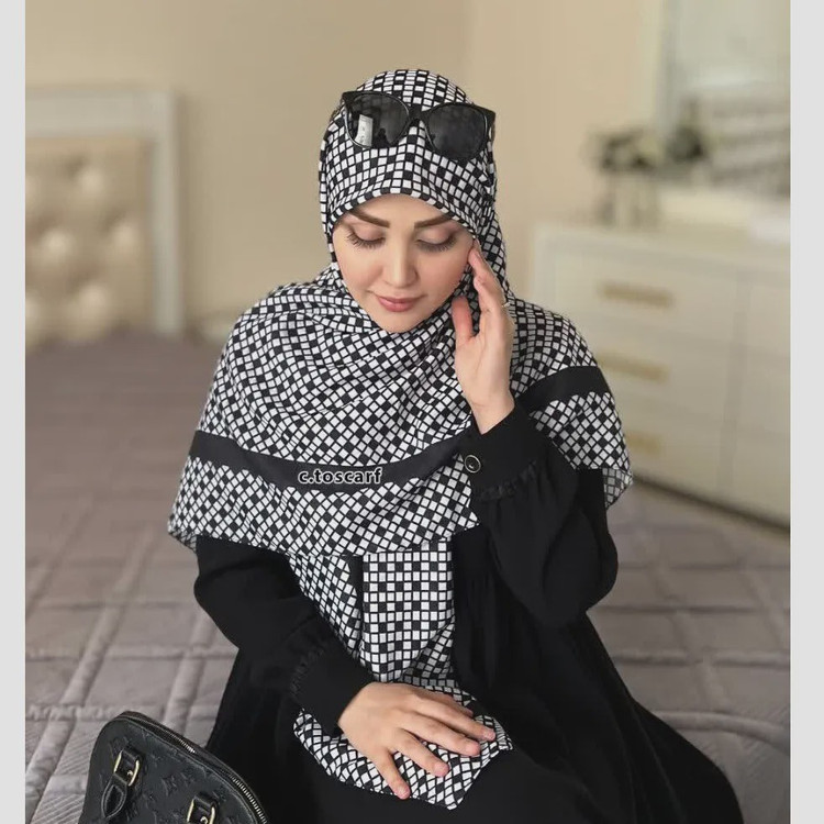 روسری نخ طرح مایایه سفید مشکی دوردوز ابعاد 140 در 140