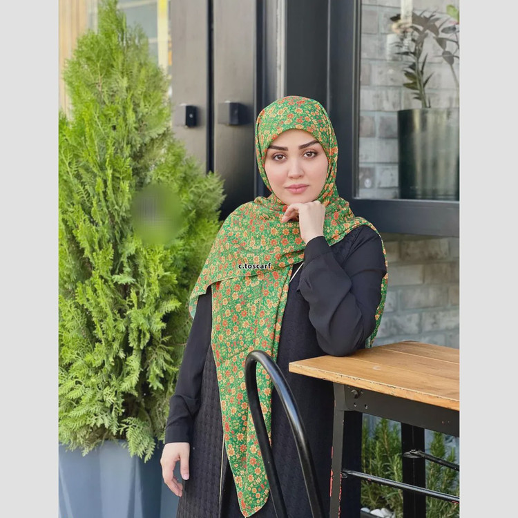 روسری نخ کاستوم طرح نارلین قواره 140 گل ریز سبز