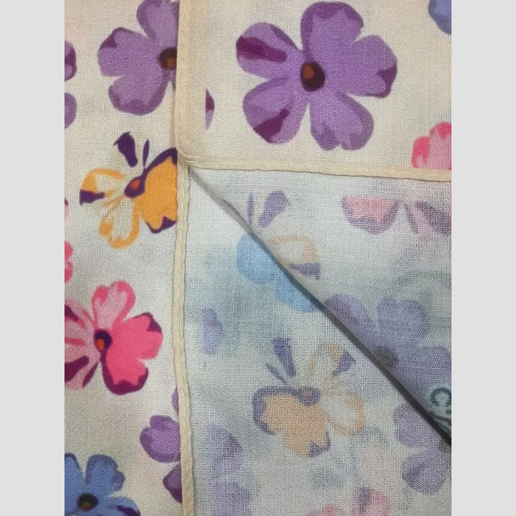 روسری نخ کاستوم طرح گل کاغذی قواره بزرگ 140x140 دور چرخ دوز کرم شیری