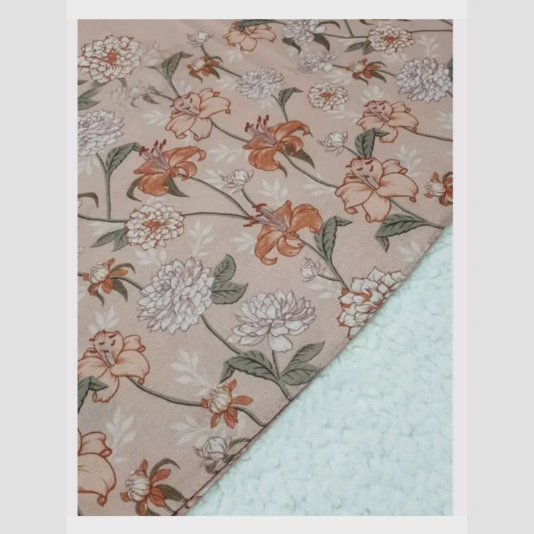 روسری نخ کاستوم طرح شیدا ابعاد 140 در 140 زمینه آجری روشن با حاشیه گل آجری تیره