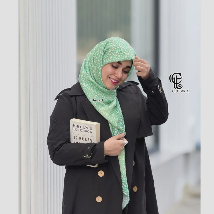 روسری نخ کاستوم طرح صوفیا سایز بزرگ و متوسط سه رنگ کرم هلویی یاسی سبز
