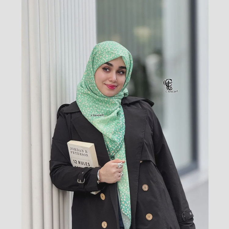 روسری نخ کاستوم طرح صوفیا سایز بزرگ و متوسط سه رنگ کرم هلویی یاسی سبز