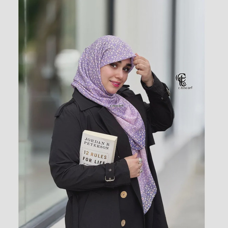 روسری نخ کاستوم طرح صوفیا سایز بزرگ و متوسط سه رنگ کرم هلویی یاسی سبز