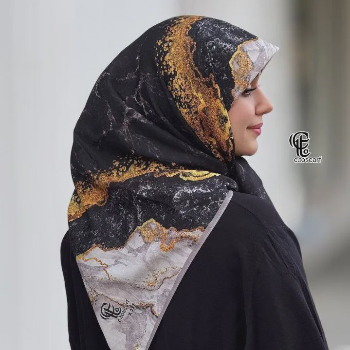روسری نخی کاستوم سیتو طرح رزین 3 قواره 110 سفید سرخابی مشکی طلایی