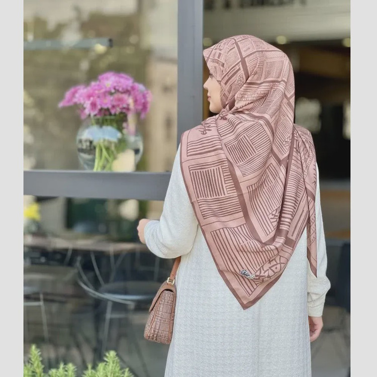روسری نخ کاستوم طرح خاتون زنانه