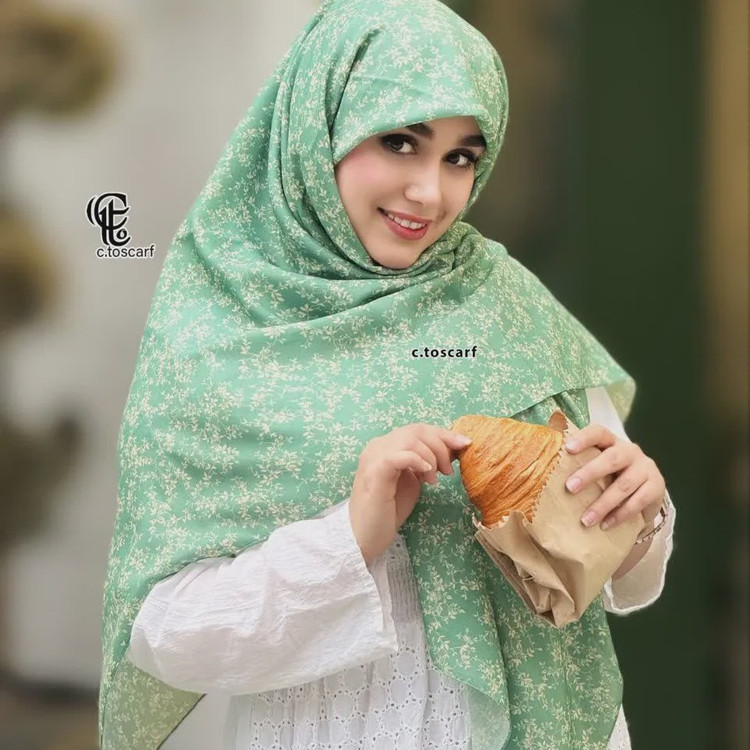 روسری نخی کاستوم طرح سوگند سبز سایز 140 چرخ دوز بدون پرزدهی