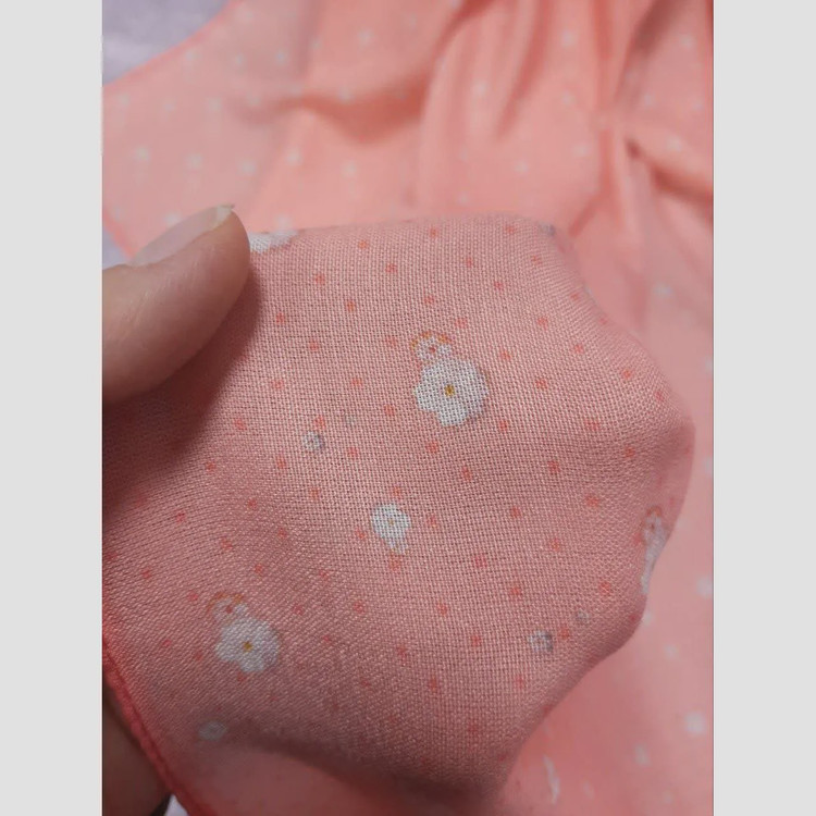 روسری نخ کاستوم طرح شکوفه بهاری خال خالی ریز قواره بزرگ 140x140