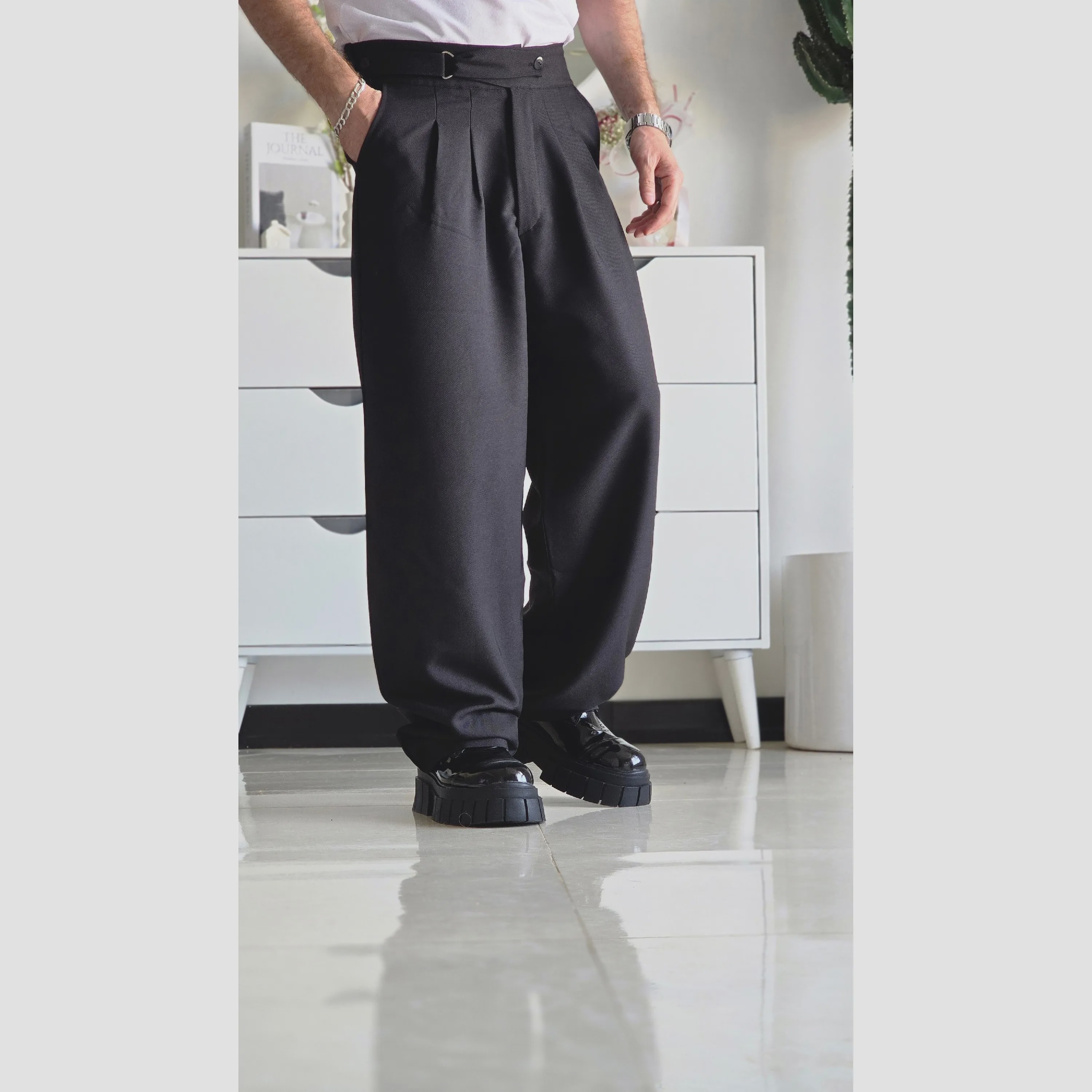شلوار بگ پارچه ای کجراه مشکی کمر ایتالیایی پیله دار زنانه سایز L تا 3XL