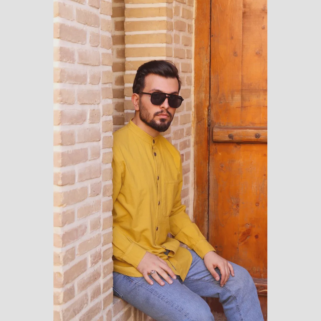 پیراهن مردانه الیاف طبیعی 100 درصد پنبه مدل تمام دکمه مچ دار رنگ خردلی