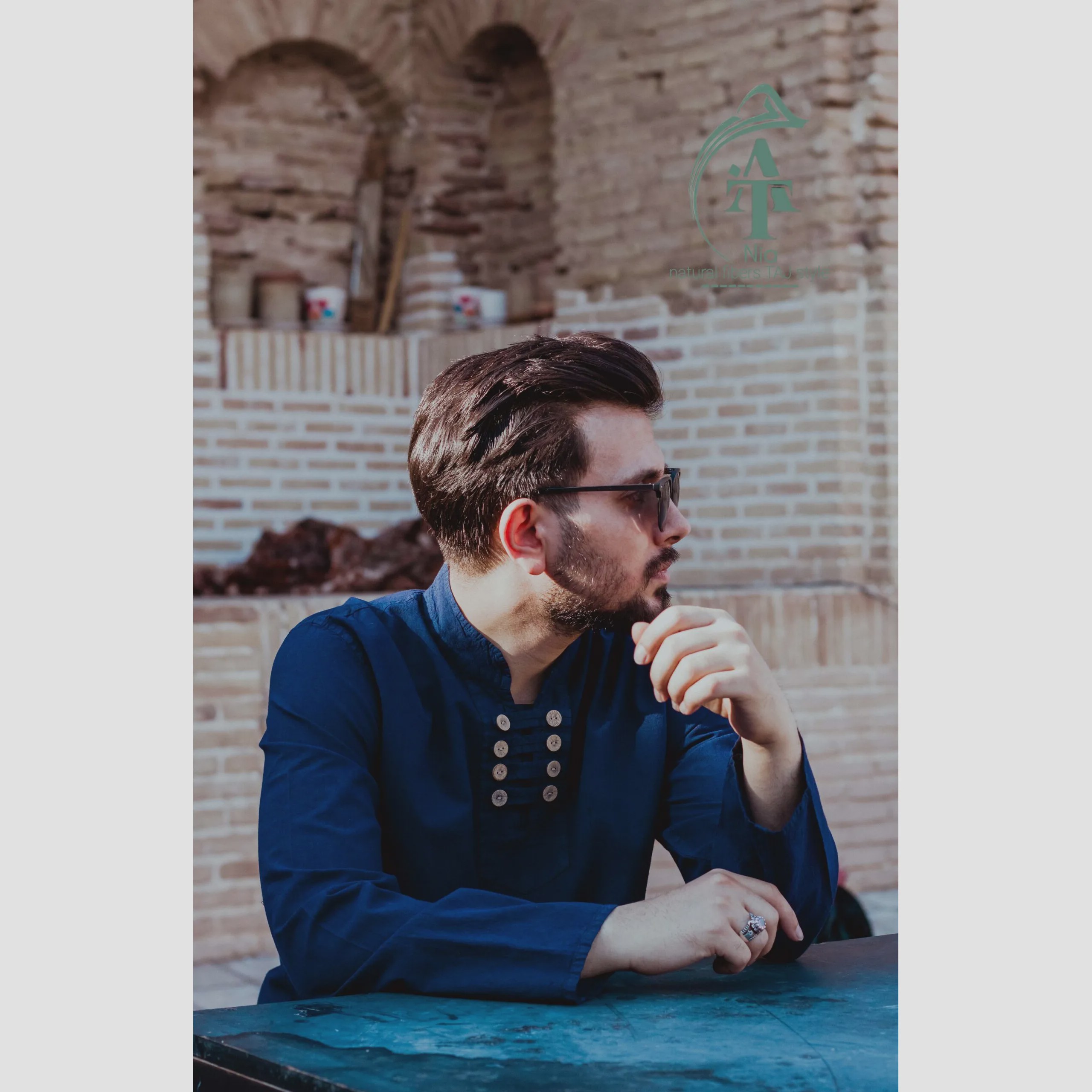 پیراهن مردانه الیاف طبیعی مدل هشت دکمه رنگ سرمه ای