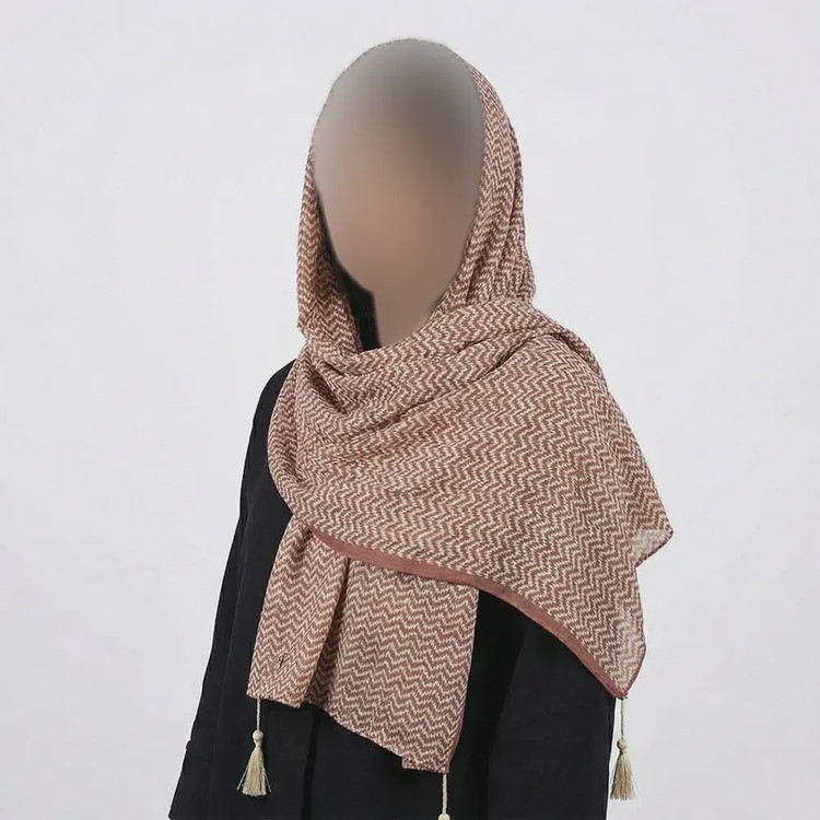 شال زنانه پلیسه طرح زیگزال کد 9636 ابعاد 190 در 58 سانتیمتر