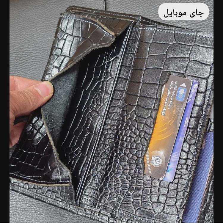 ست کادویی چرم طبیعی مردانه شامل کیف پول کتی و جاکلیدی با باکس چوبی