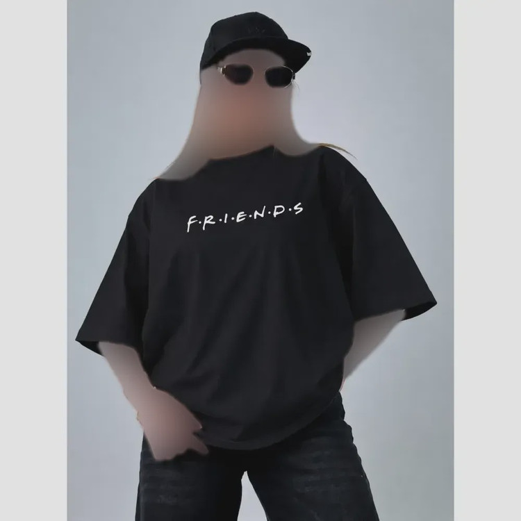تیشرت لش باکسی طرح friends جنس سوپر پنبه قواره دار