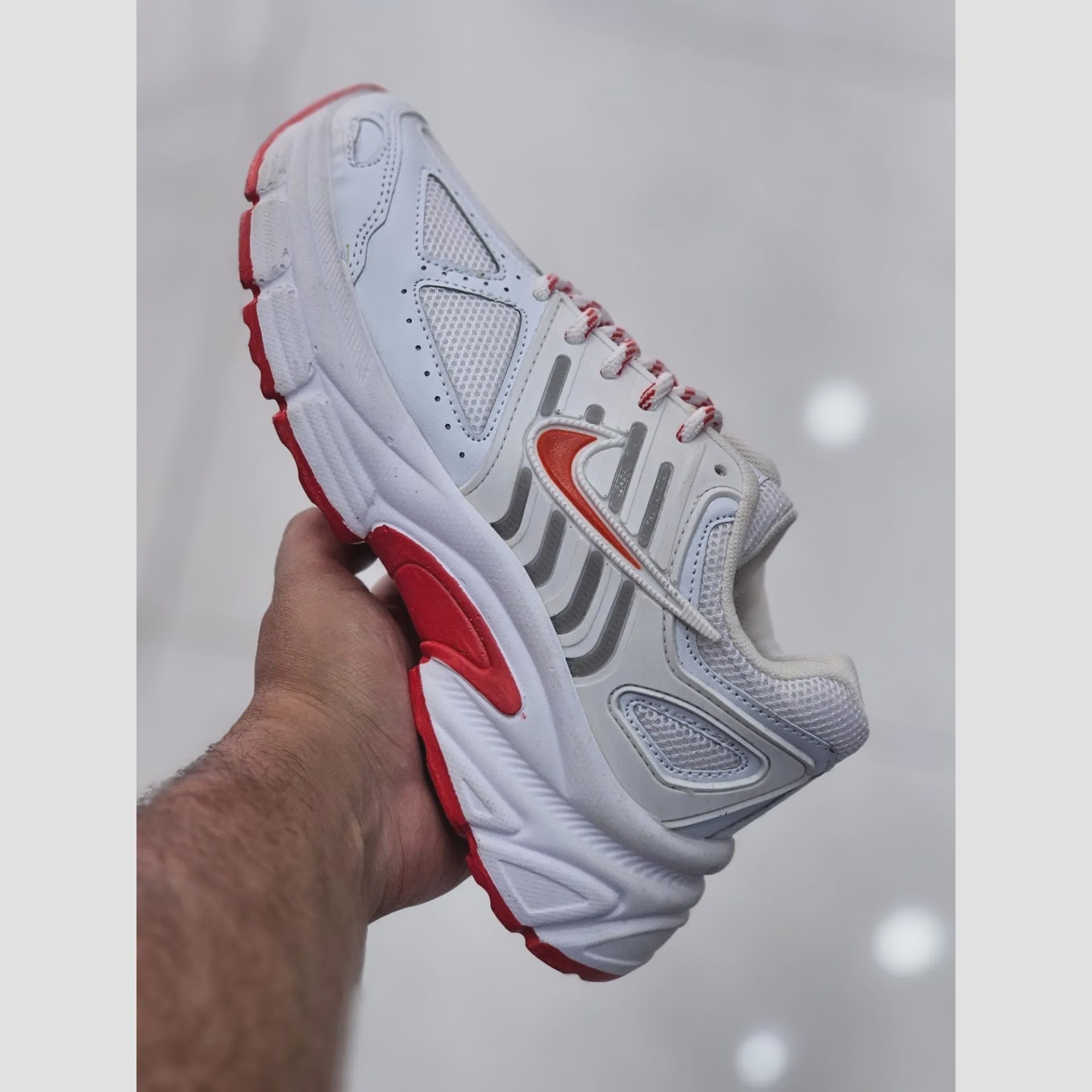 کفش اسپرت نایک دخترانه و پسرانه رنگ سفید قرمز سایز 37 تا 40