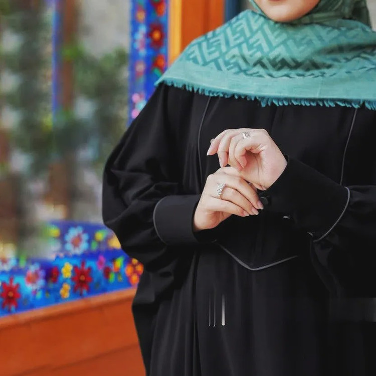 مانتو عبایی زنانه مدل حانیه جنس کرپ سوپر الیزه سایز 36 تا 48