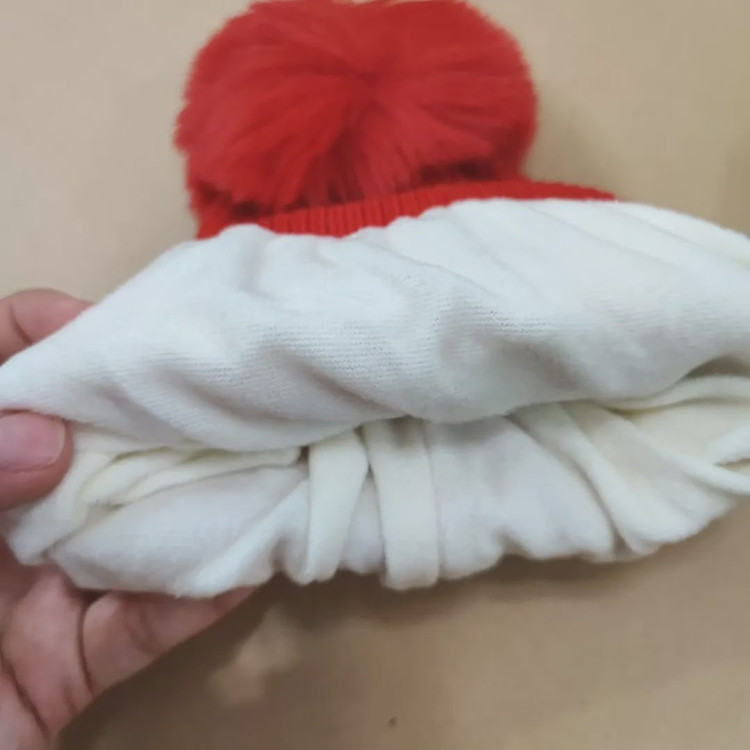 کلاه بچگانه پوم دار وارداتی داخل آستر گرم مناسب 1 تا 3 سال