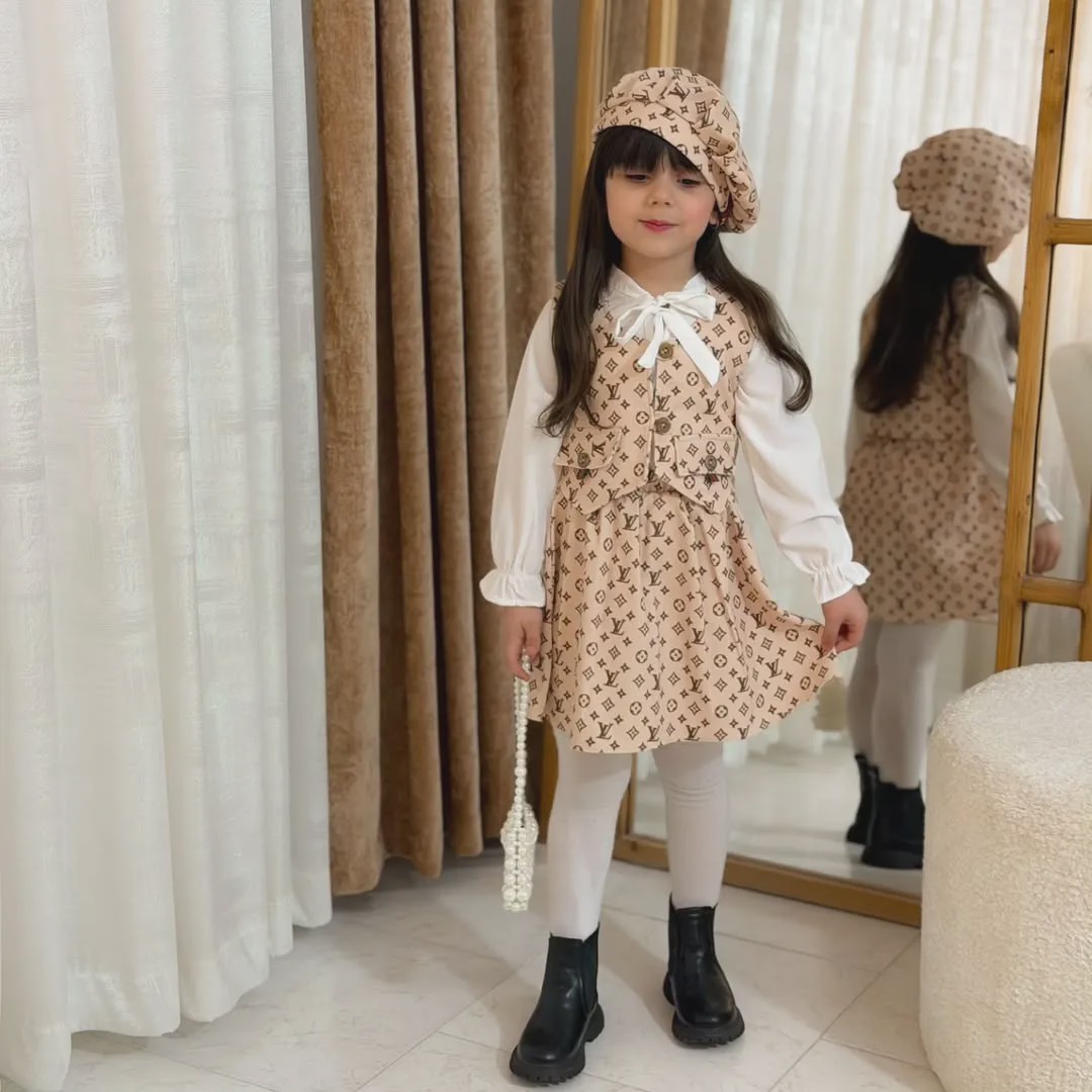 ست چهار تکه دخترانه وست شومیز دامن و کلاه طرح دار کبریتی رنگ کرم