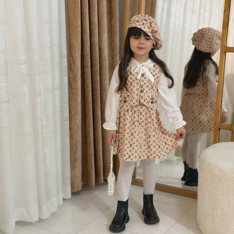 ست چهار تکه دخترانه وست شومیز دامن و کلاه طرح دار کبریتی رنگ کرم