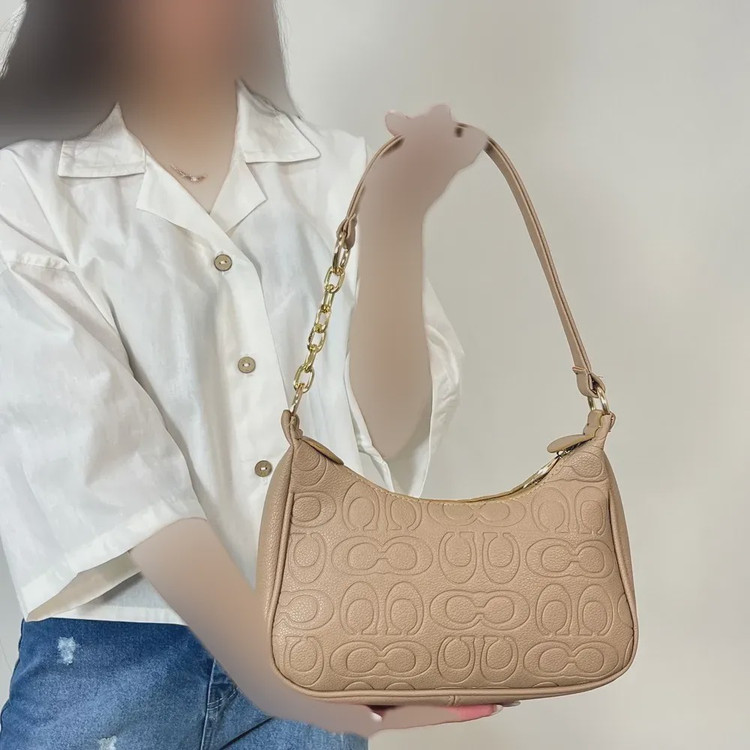 کیف دوشی زنانه طرح کوچ با بند زنجیری
