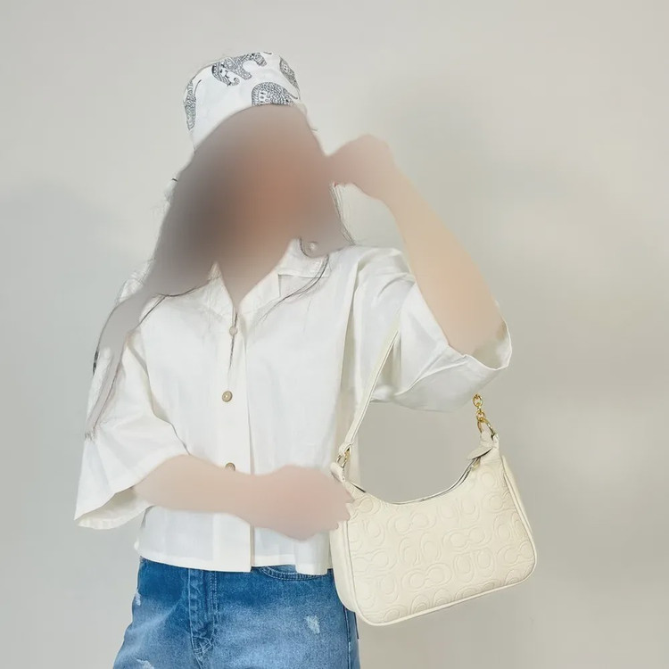 کیف دوشی زنانه طرح کوچ با بند زنجیری